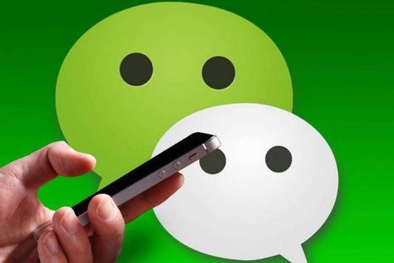 能不能在另一个微信号登录的同时邀请别人帮自己扫码注册微信小号？